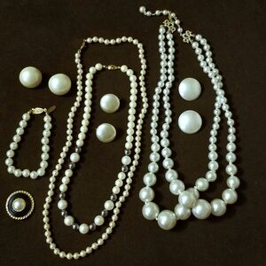 PEARLS-PEARLS!- LOT #2 - COLLECTION OF VINTAGE PEARL NECKLACES+EARS+BRACELET+PIN